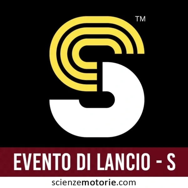 L’immagine presenta il logo grafico dell’evento di lancio del progetto "S" promosso da Scienze Motorie. Al centro è visibile una "S" stilizzata, divisa verticalmente in due colori: giallo a sinistra e bianco a destra, su sfondo nero. Al di sotto del logo si trova una fascia rossa con la scritta "EVENTO DI LANCIO - S" in bianco, a caratteri maiuscoli. In basso compare il logo di scienzemotorie.com