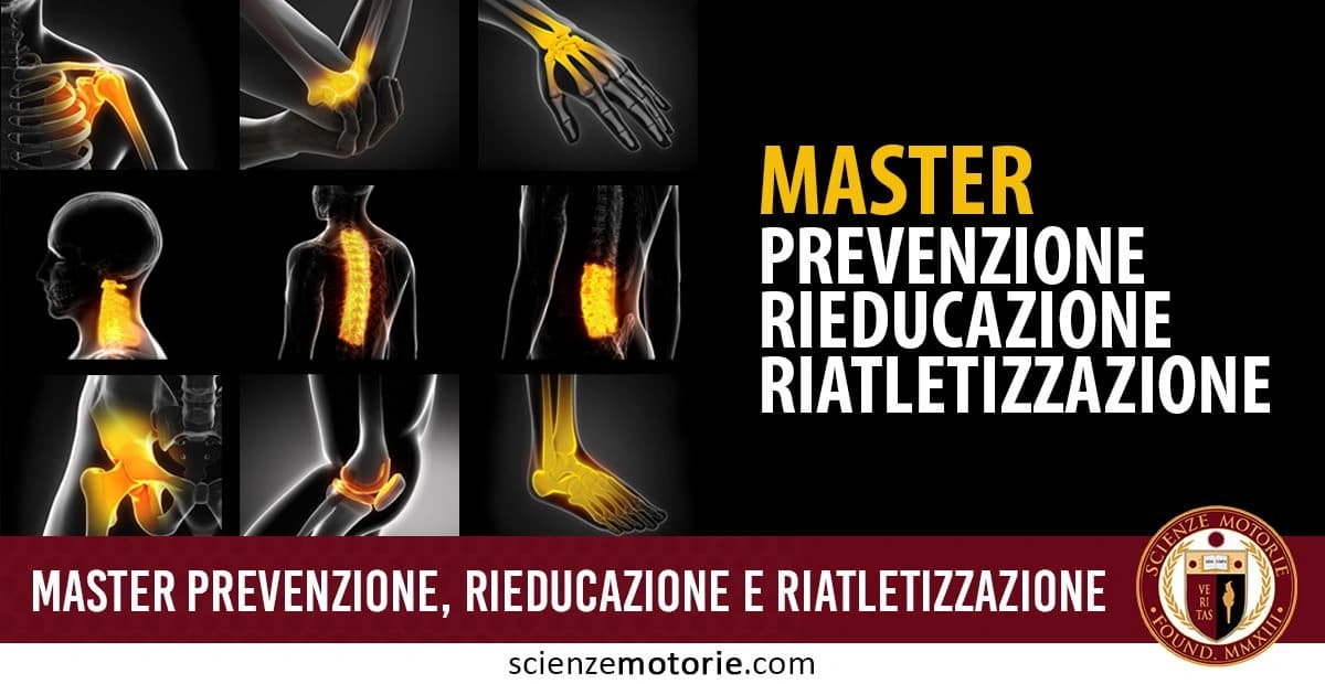 L'immagine mostra una serie di radiografie che evidenziano diverse articolazioni, tra cui la spalla, il gomito, l'anca, il ginocchio e la colonna vertebrale, con le aree di interesse evidenziate in giallo. Accanto alle radiografie, appare il testo “MASTER PREVENZIONE RIEDUCAZIONE RIATLETIZZAZIONE” a destra. In basso, su uno sfondo rosso, si trova la scritta “MASTER PREVENZIONE, RIEDUCAZIONE E RIATLETIZZAZIONE” con il log di scienzemotorie.com