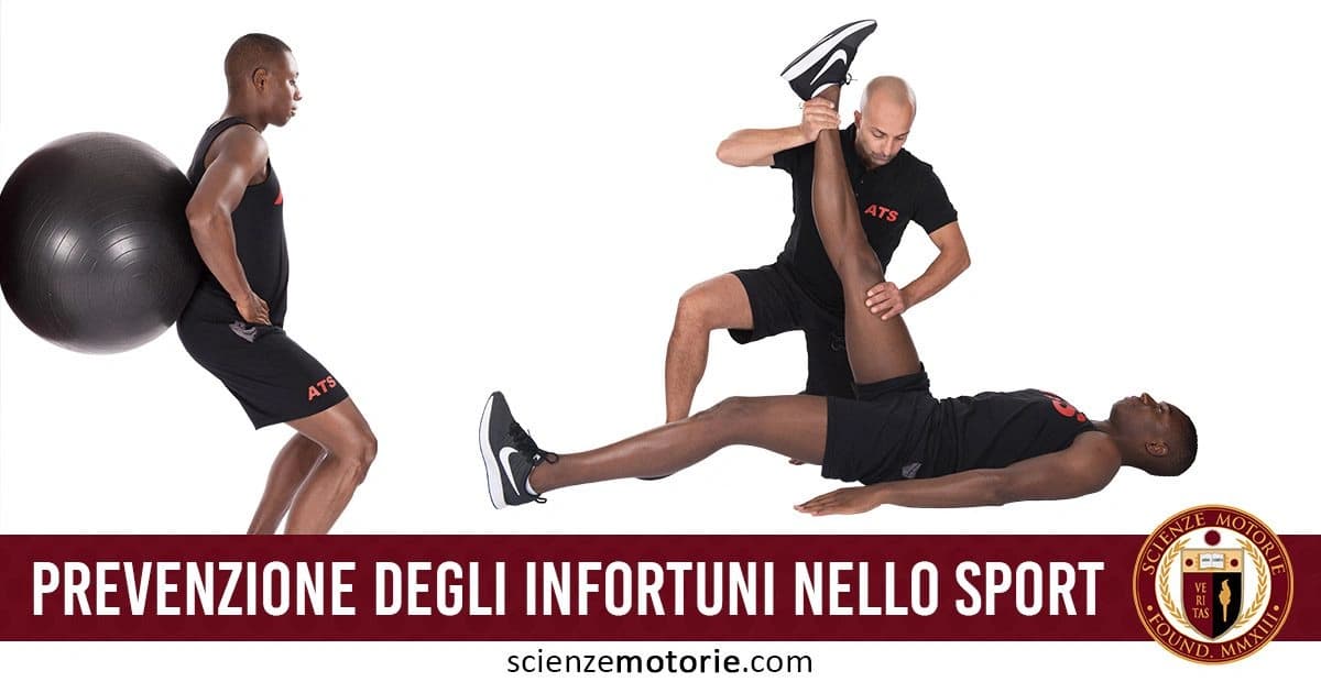 L'immagine mostra due attività di prevenzione infortuni sportivi: un atleta usa una fitball per stabilità e controllo motorio, mentre un istruttore assiste nello stretching per migliorare la flessibilità. Entrambi gli esercizi riducono il rischio di traumi e migliorano la performance.