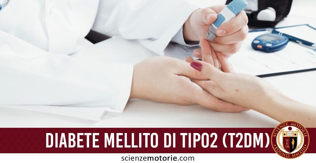 Medico in camice bianco misura la glicemia a un paziente con un glucometro, logo Scienze Motorie in basso a destra.
