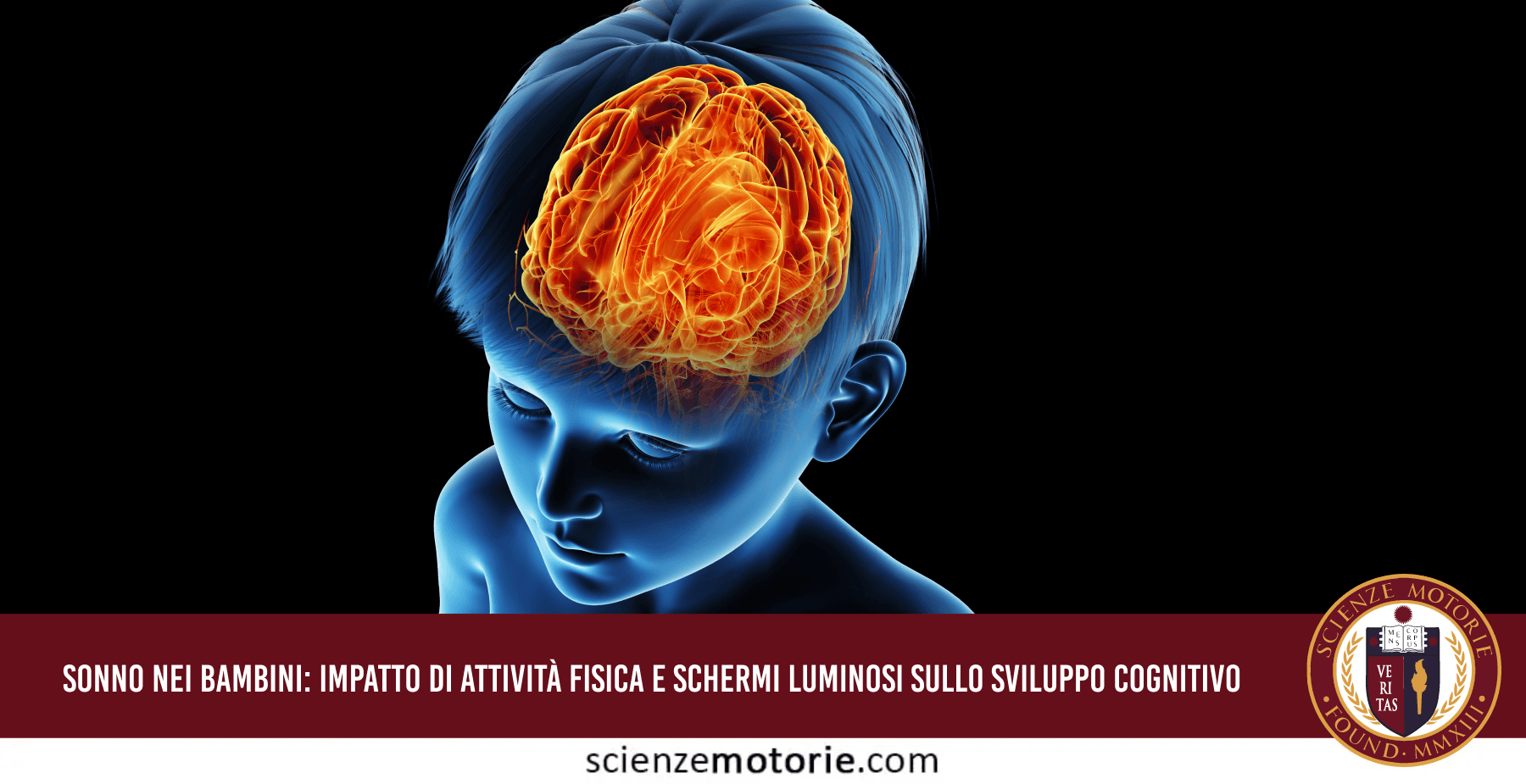 Bambino che dorme sereno tra peluche nel letto, rappresentazione del riposo rigenerativo cerebrale fondamentale per lo sviluppo cognitivo infantile discusso nell'articolo su attività fisica e impatto schermi.